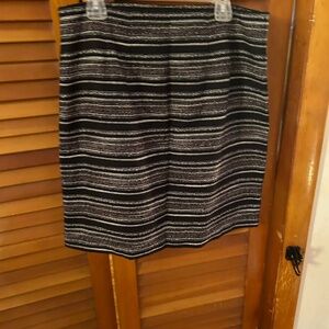 Loft. mini skirt size 6 P